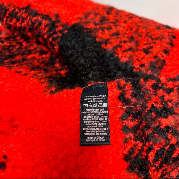 VICTORIA'S SECRET Winter Angel Scarlet Check Scarf Red Black Fringe Acrylic Shaw - Picture 3 of 5